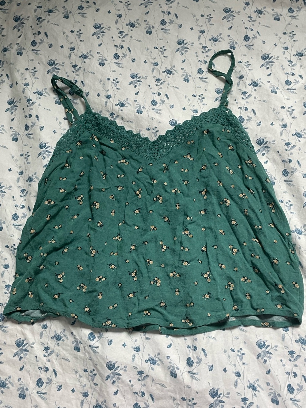 AE Cropped Floral Embroidered Cami, Medium